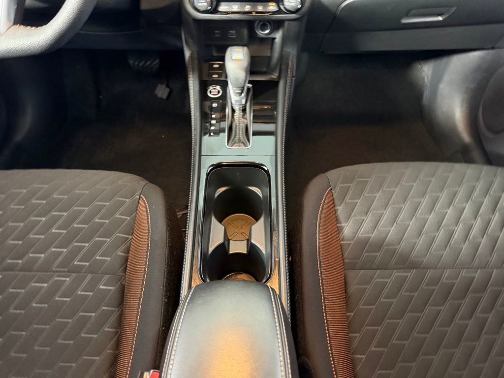 Used 2022 Nissan Kicks SR FWD image 16