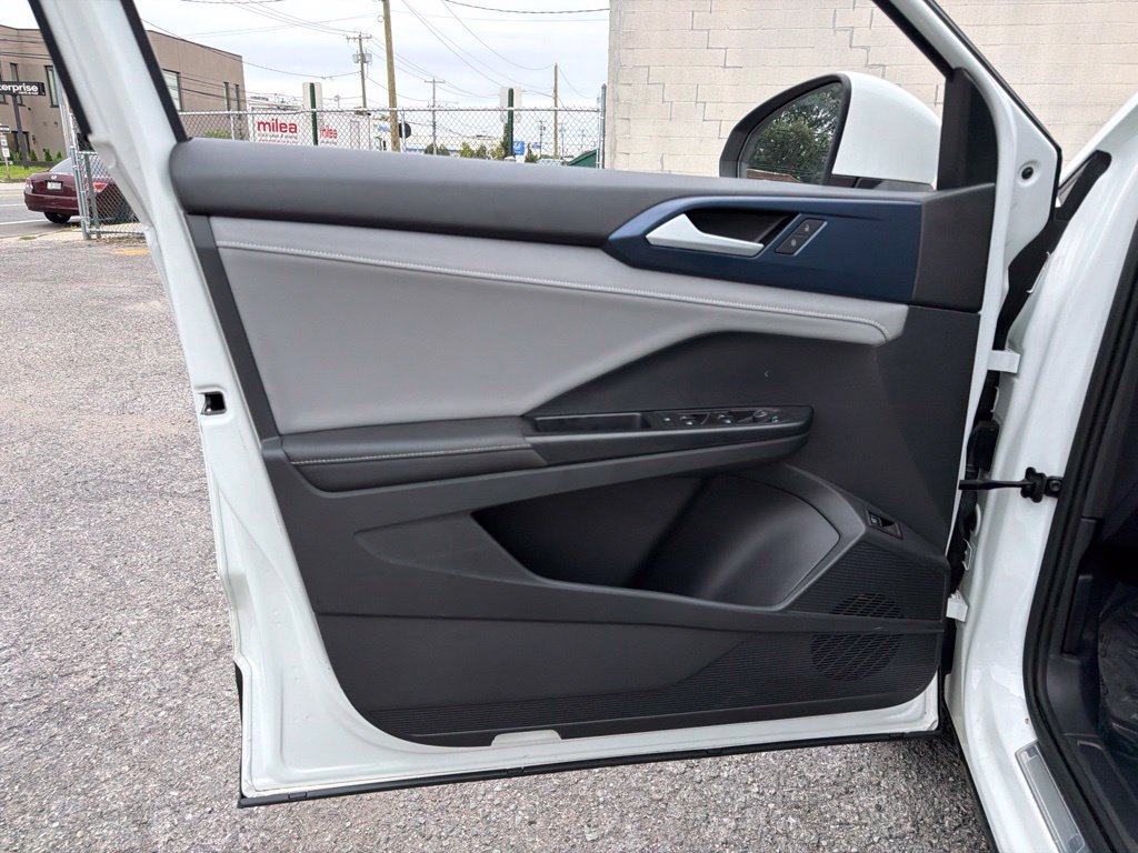 Used 2024 Volkswagen Taos SE FWD image 29