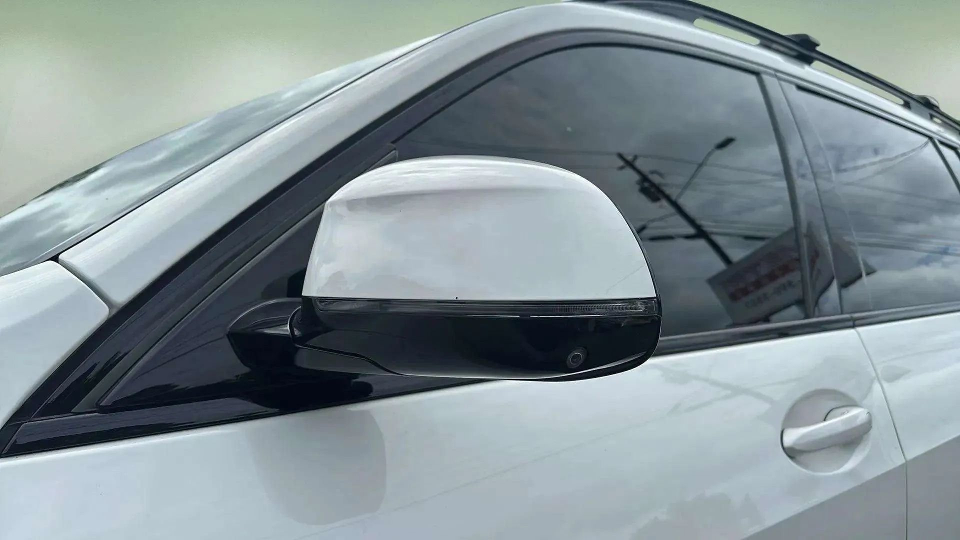 Used 2020 BMW X7 xDrive40i w/ M Sport Package image 4