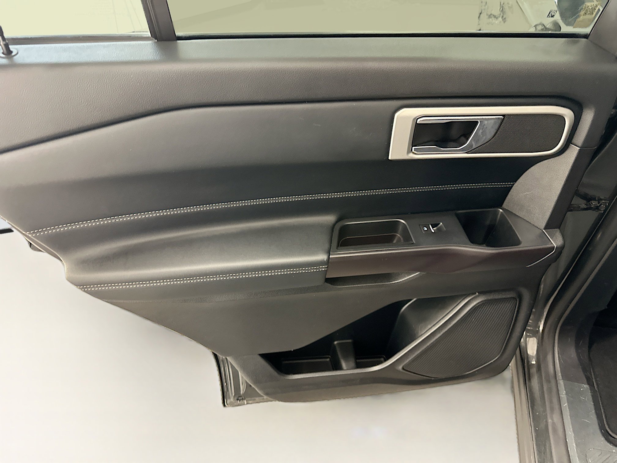 Used 2020 Ford Explorer XLT w/ Equipment Group 202A image 28