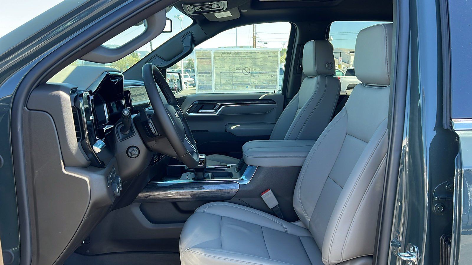 New 2026 Chevrolet Silverado 1500 LTZ w/ LTZ Premium Package AWD/4WD image 34