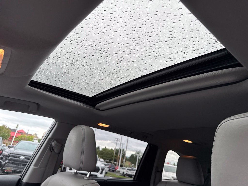 Certified 2019 Toyota Highlander XLE w/ Carpet Mat Package (TMS) AWD/4WD image 16