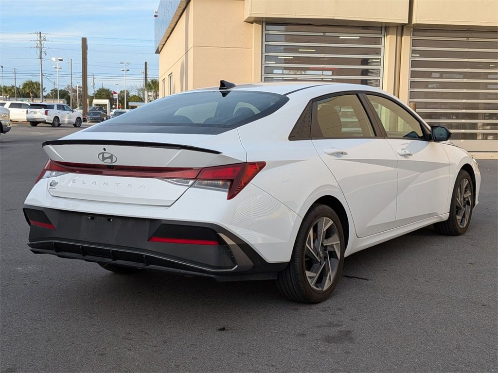 Certified 2025 Hyundai Elantra Sport w/ Cargo Package image 5