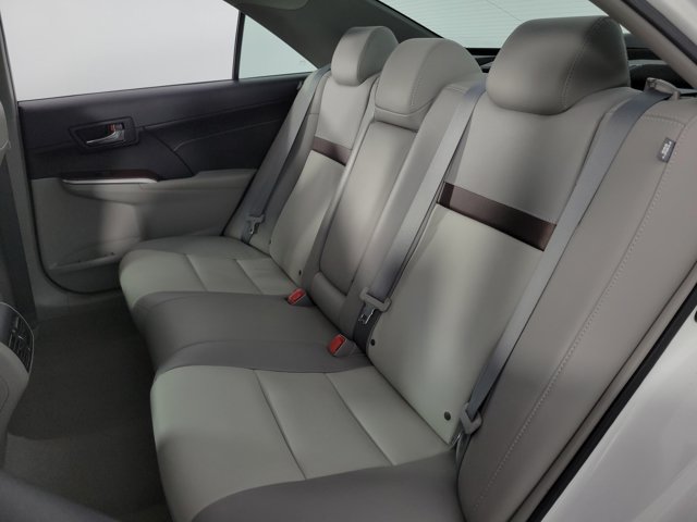 Used 2014 Toyota Camry XLE w/ Leather Package FWD image 14