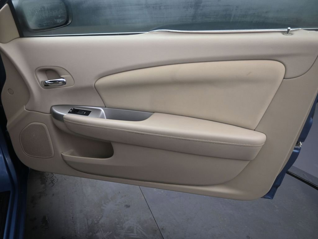 Used 2011 Chrysler 200 Limited image 18