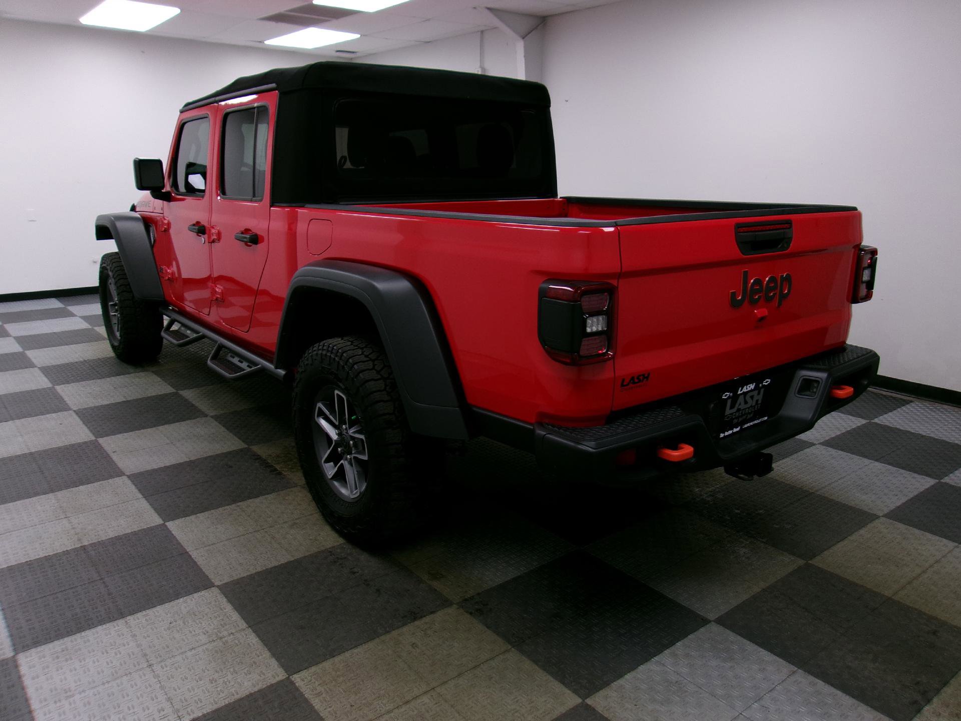 Used 2024 Jeep Gladiator Mojave w/ Technology Group image 2