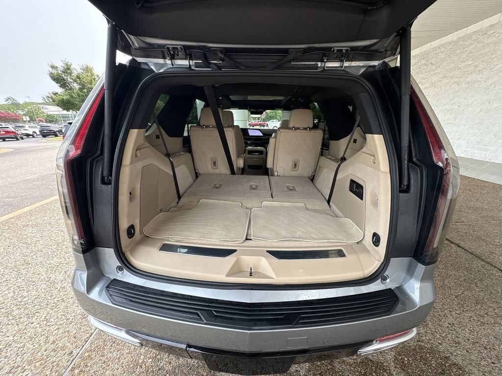 Certified 2023 Cadillac Escalade Premium Luxury w/ Performance Package AWD/4WD image 27