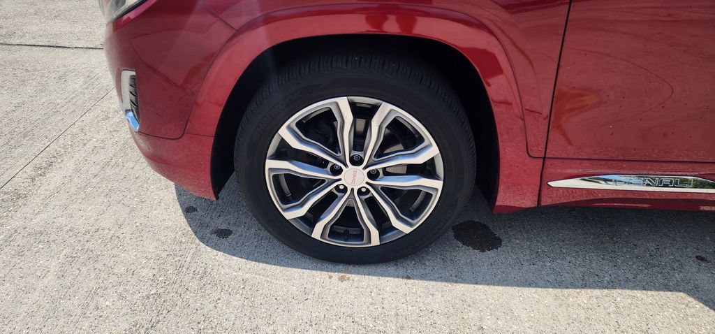 Used 2019 GMC Terrain Denali w/ Advanced Safety Package FWD image 9