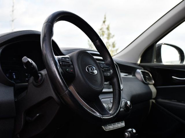 Used 2016 Kia Sorento LX w/ LX Convenience Package image 11