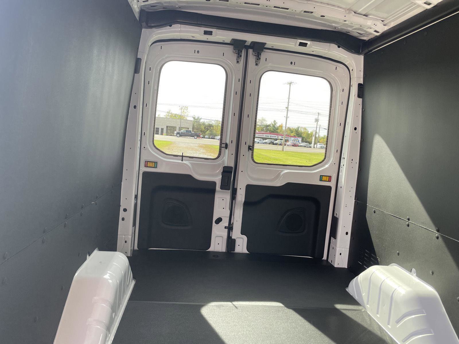 New 2026 Ford Transit 250 148 Medium Roof RWD image 30