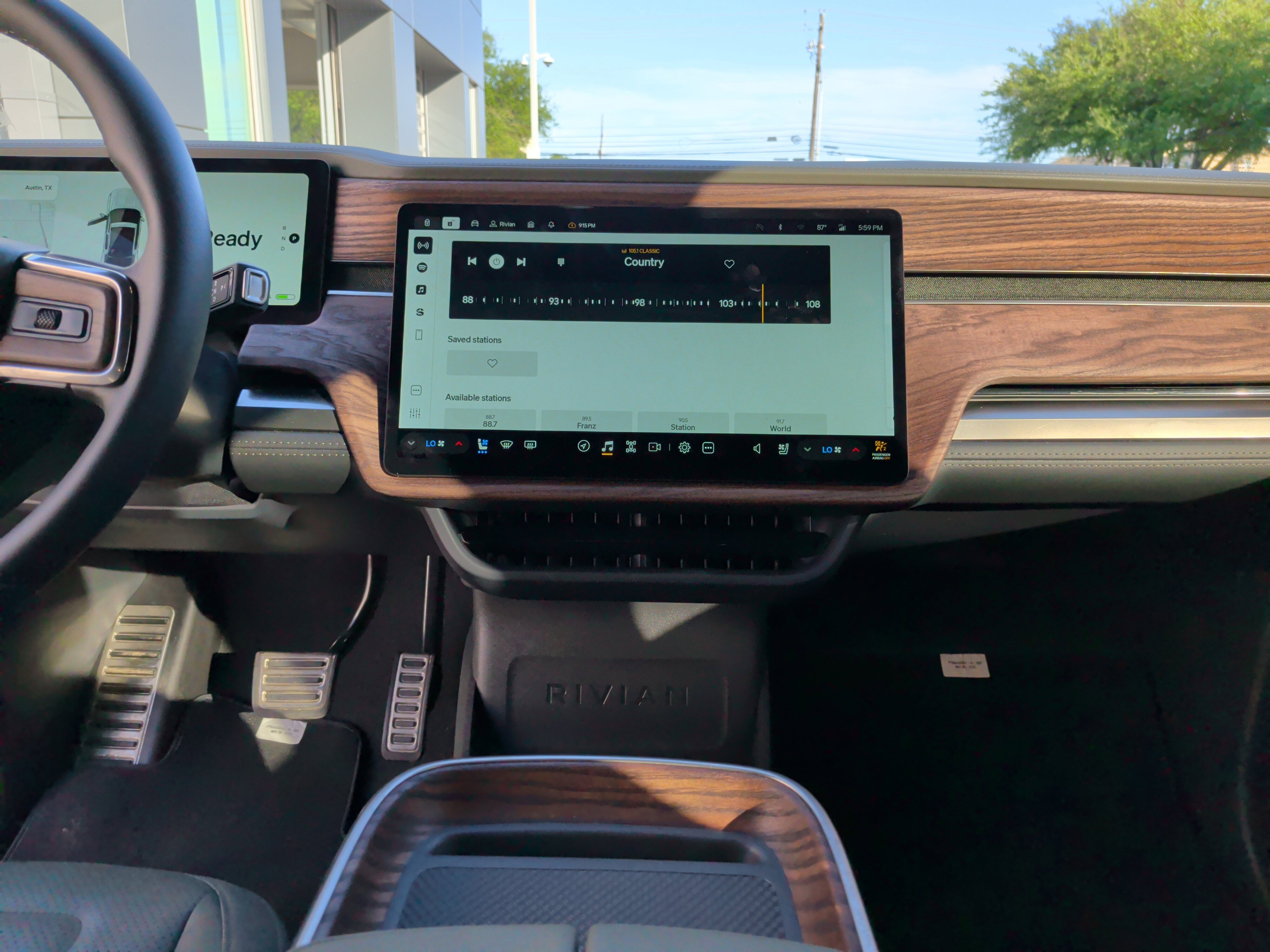 Used 2024 Rivian R1T Adventure image 31