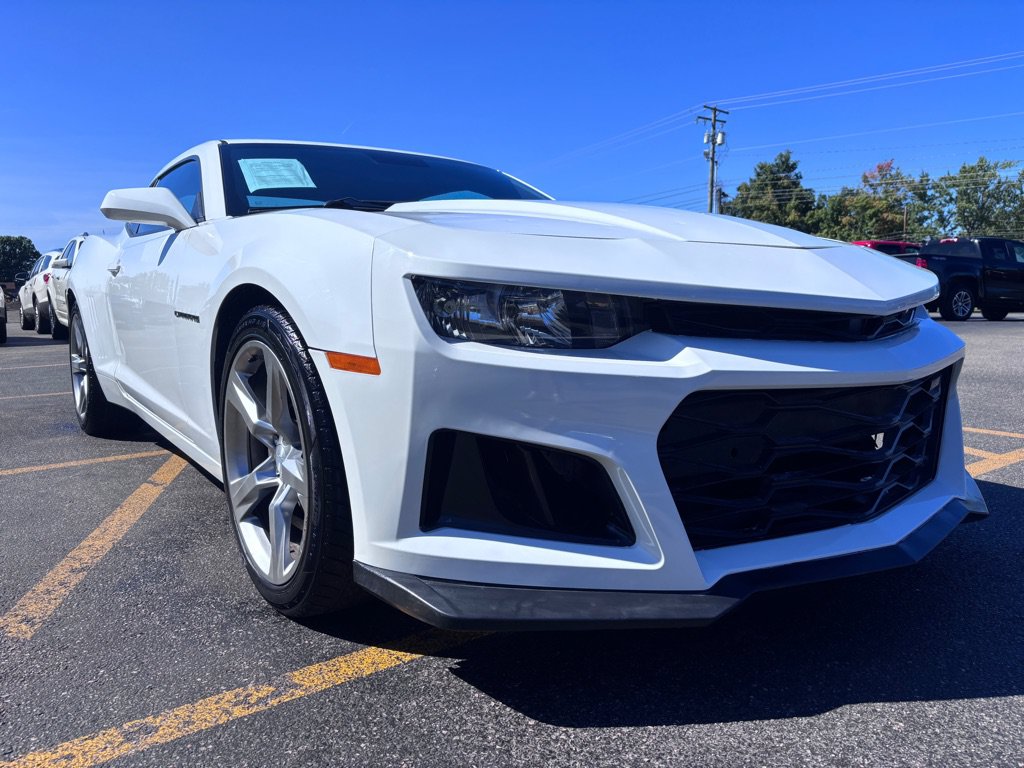 Used 2015 Chevrolet Camaro LT RWD image 4