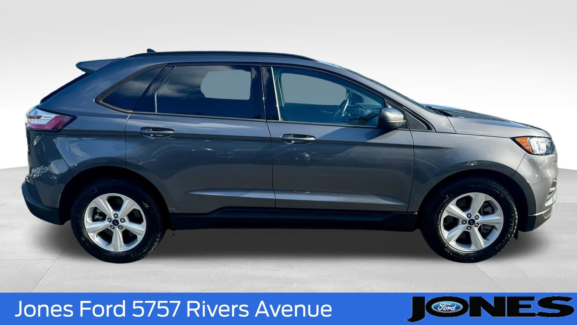 Certified 2022 Ford Edge SE image 3