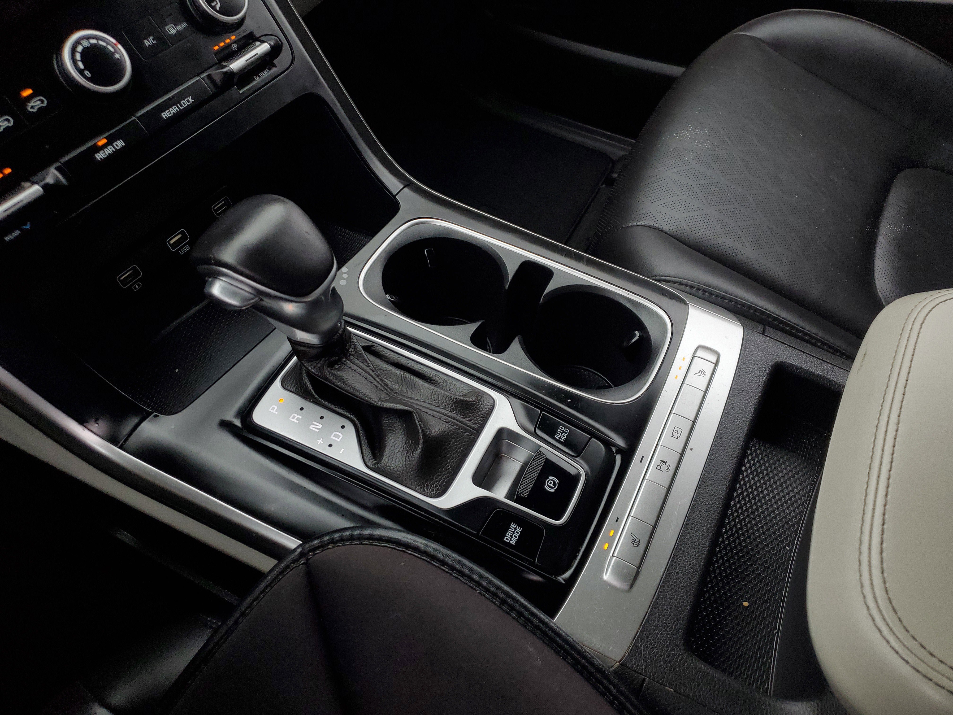 Used 2022 Kia Carnival LX image 22