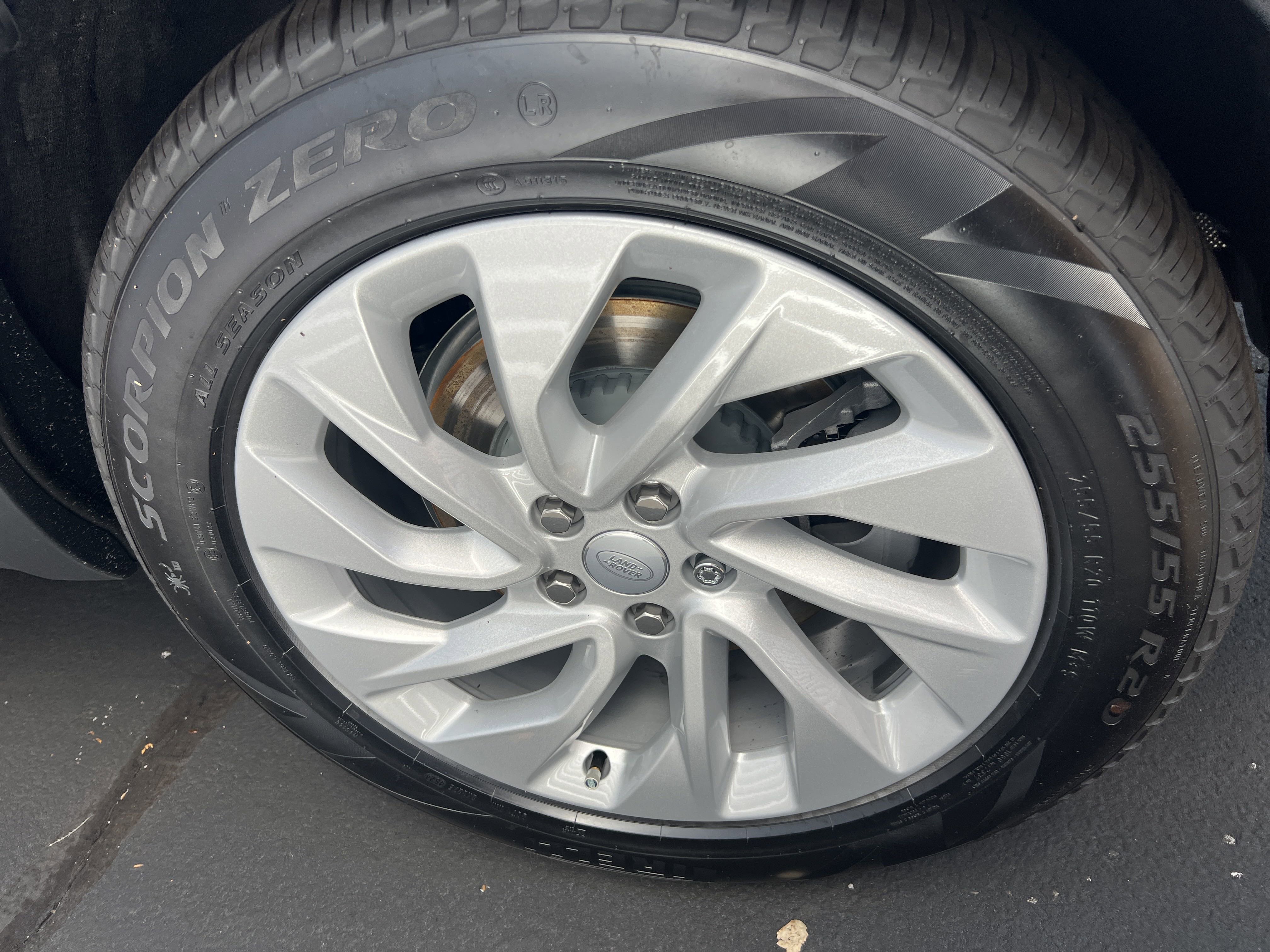 New 2025 Land Rover Discovery S image 7