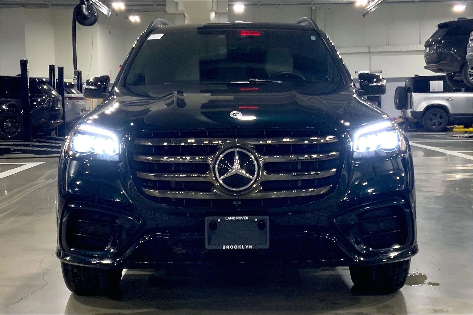 Used 2024 Mercedes-Benz GLS 450 4MATIC image 2