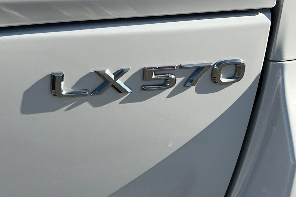 Used 2017 Lexus LX 570 4WD w/ Luxury Package image 32