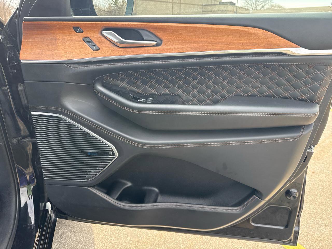 Used 2022 Jeep Grand Cherokee L Summit w/ Advanced Protech Group IV image 29