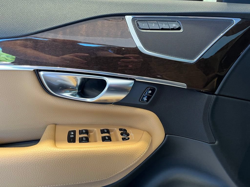 Used 2019 Volvo XC90 T6 Momentum w/ Protection Package AWD/4WD image 23