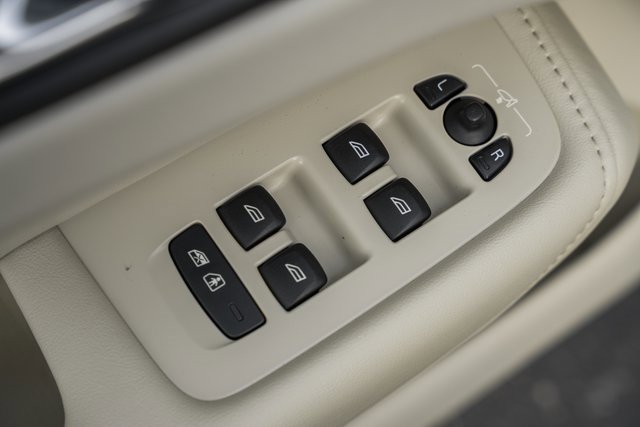 Used 2022 Volvo XC60 T8 Inscription w/ Advanced Package image 37