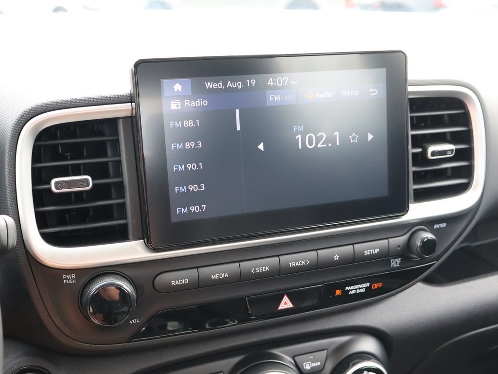 Used 2025 Hyundai Venue SEL FWD image 34