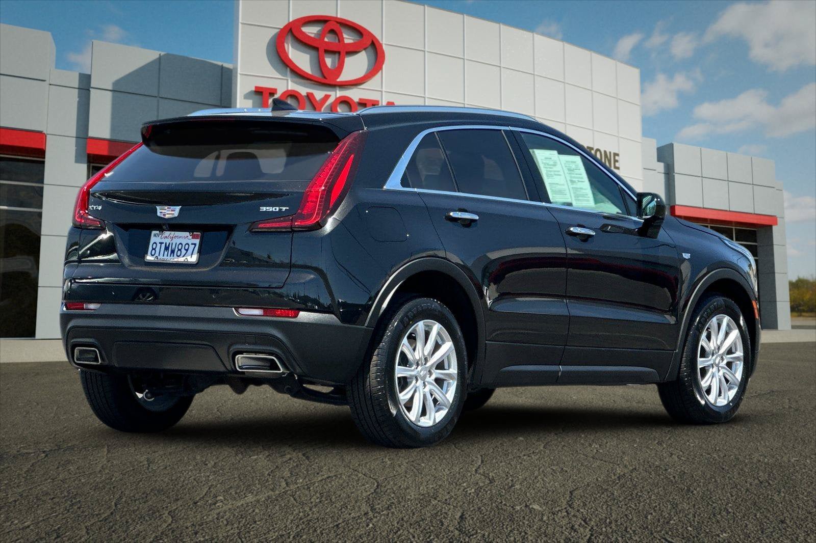 Used 2021 Cadillac XT4 Luxury w/ Driver Awareness Package FWD image 3