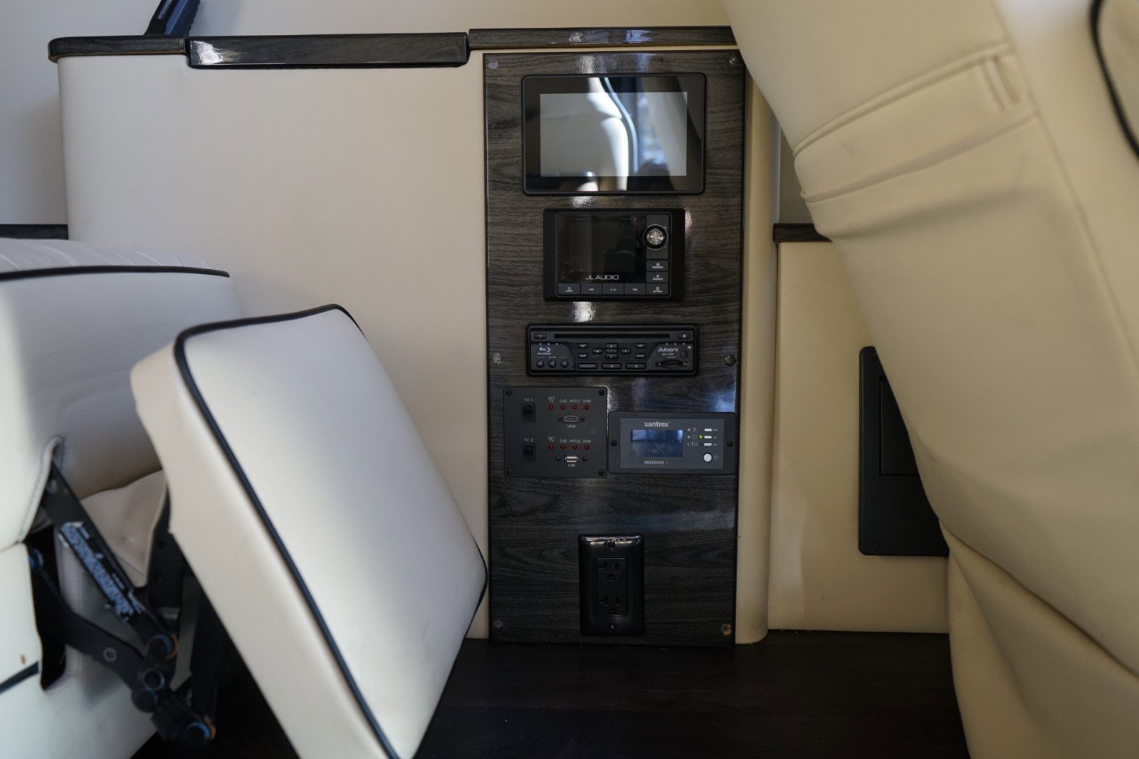 Used 2017 Mercedes-Benz Sprinter 3500 image 31