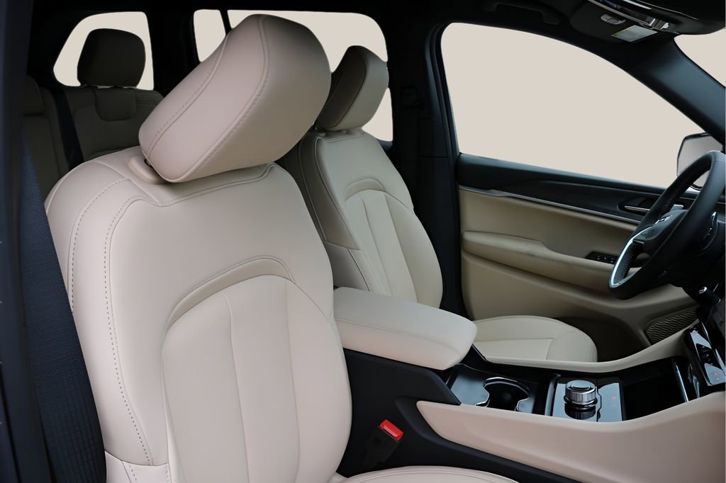New 2026 Jeep Grand Cherokee Limited RWD image 20