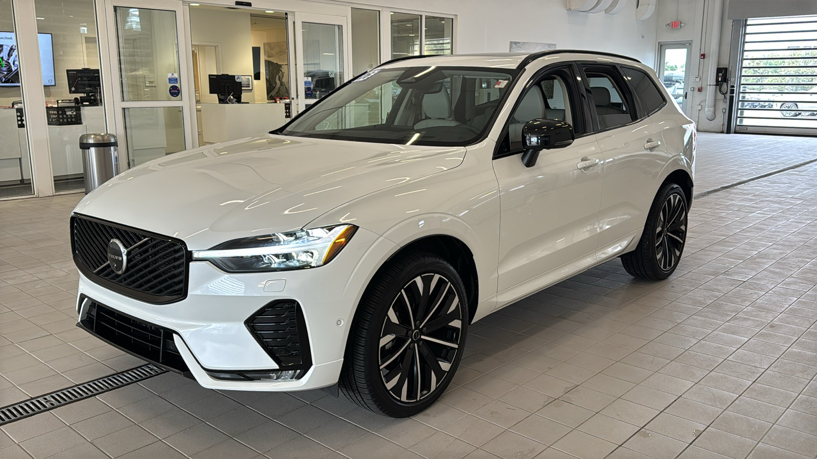 Used 2026 Volvo XC60 B5 Ultra AWD/4WD image 9