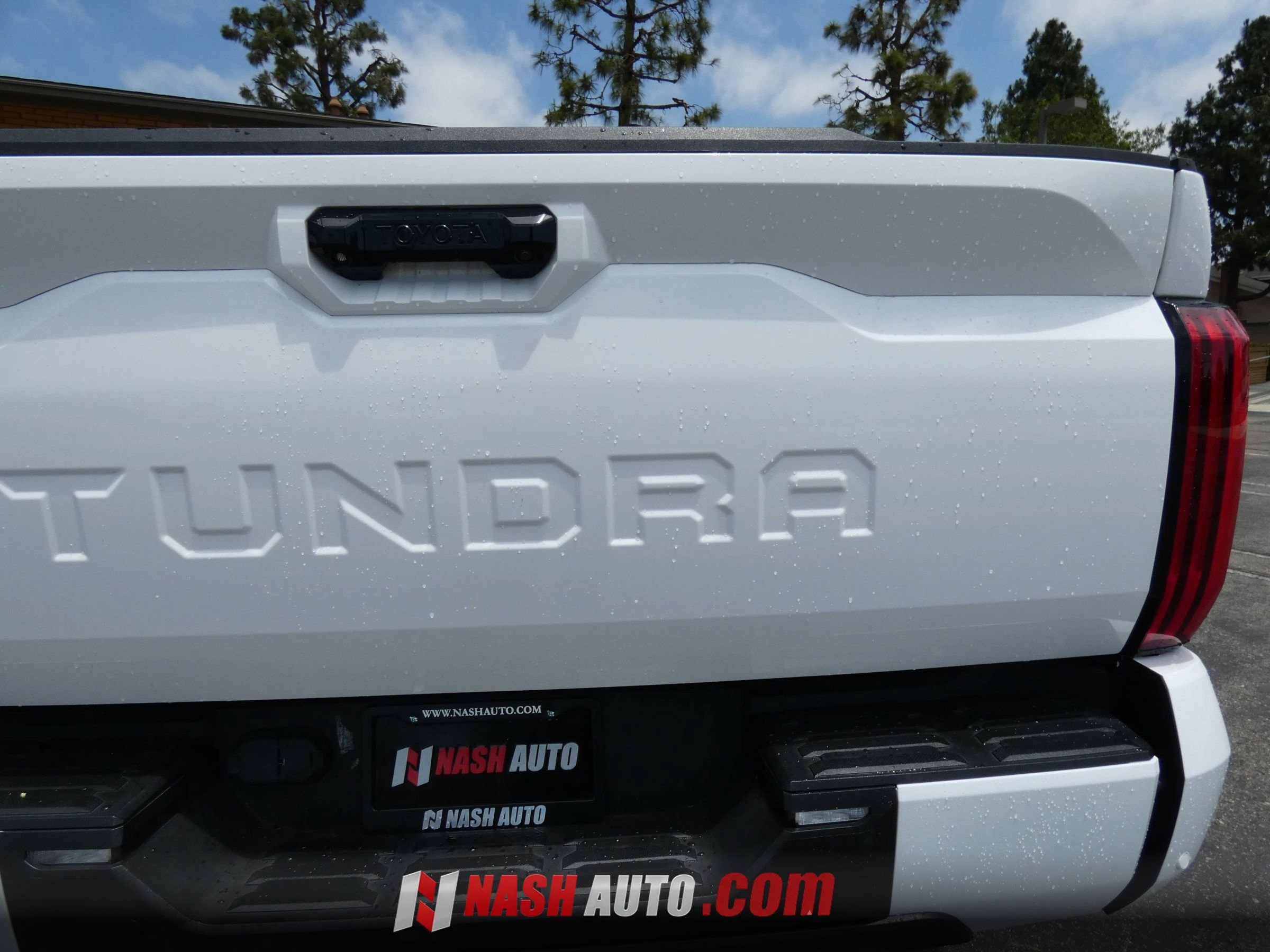Used 2024 Toyota Tundra Limited w/ TRD Off-Road Package AWD/4WD image 13