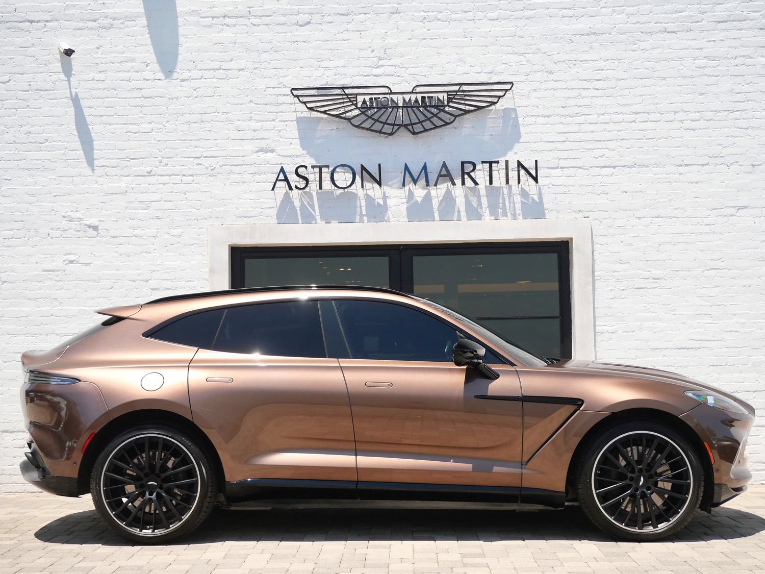 Used 2024 Aston Martin DBX AWD/4WD image 15