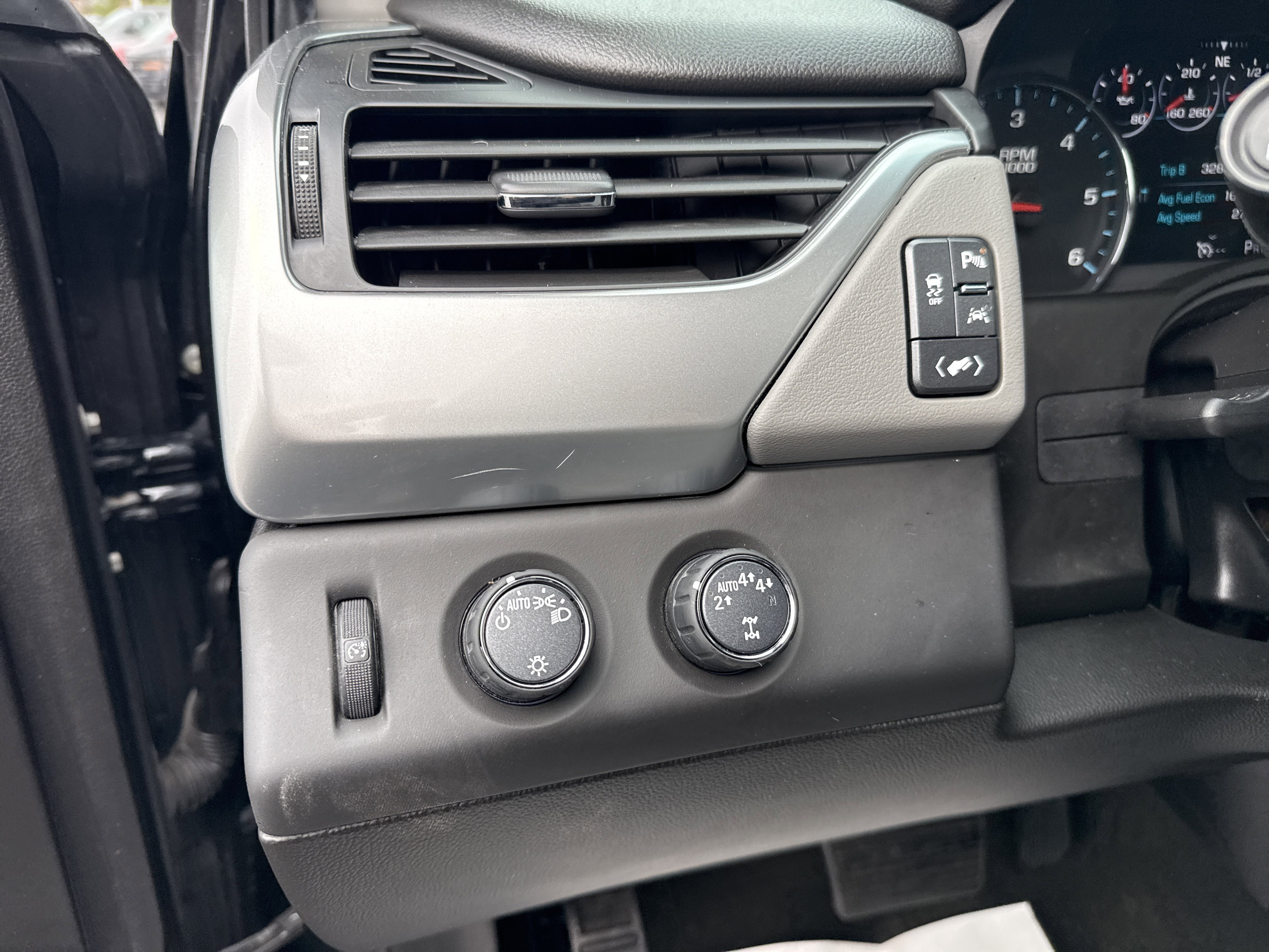 Used 2017 Chevrolet Tahoe LT image 21