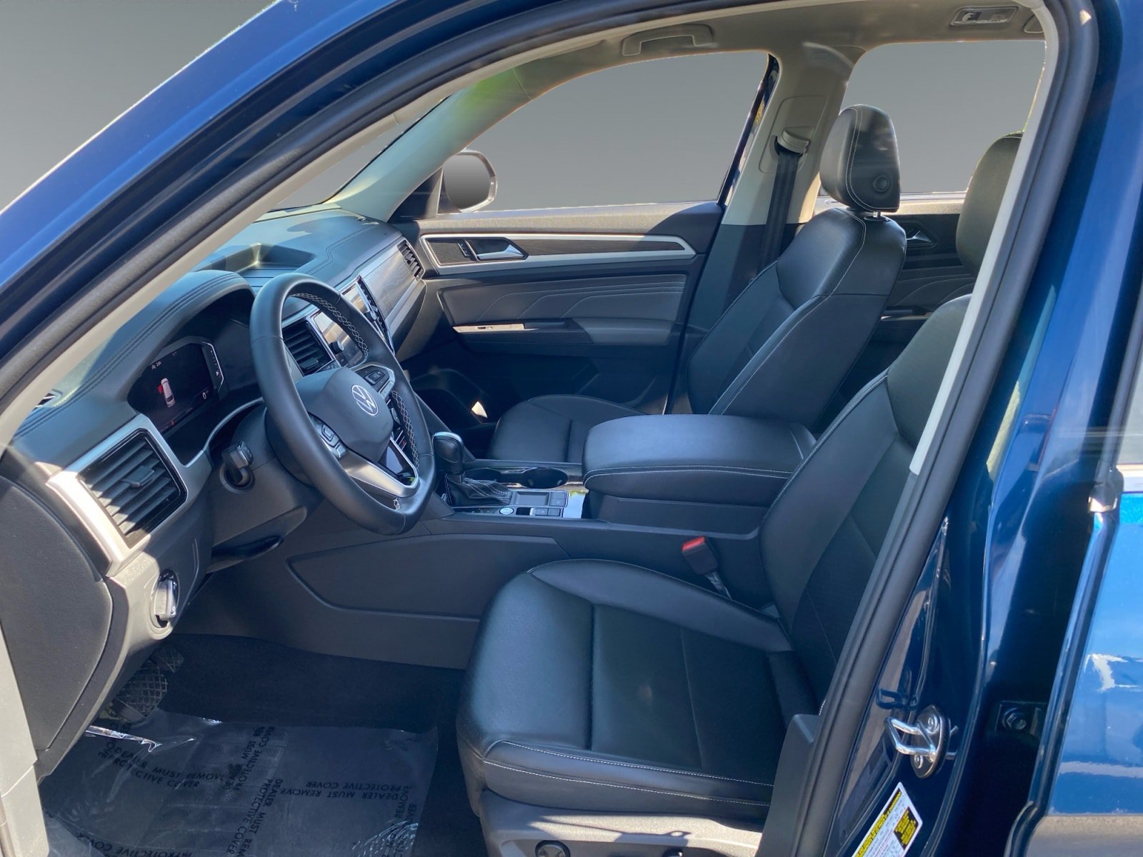 Used 2023 Volkswagen Atlas SE w/ Panoramic Sunroof Package FWD image 9