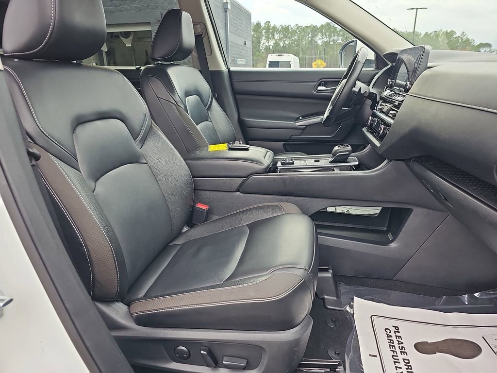 Used 2024 Nissan Pathfinder SL w/ SL Premium Package image 13