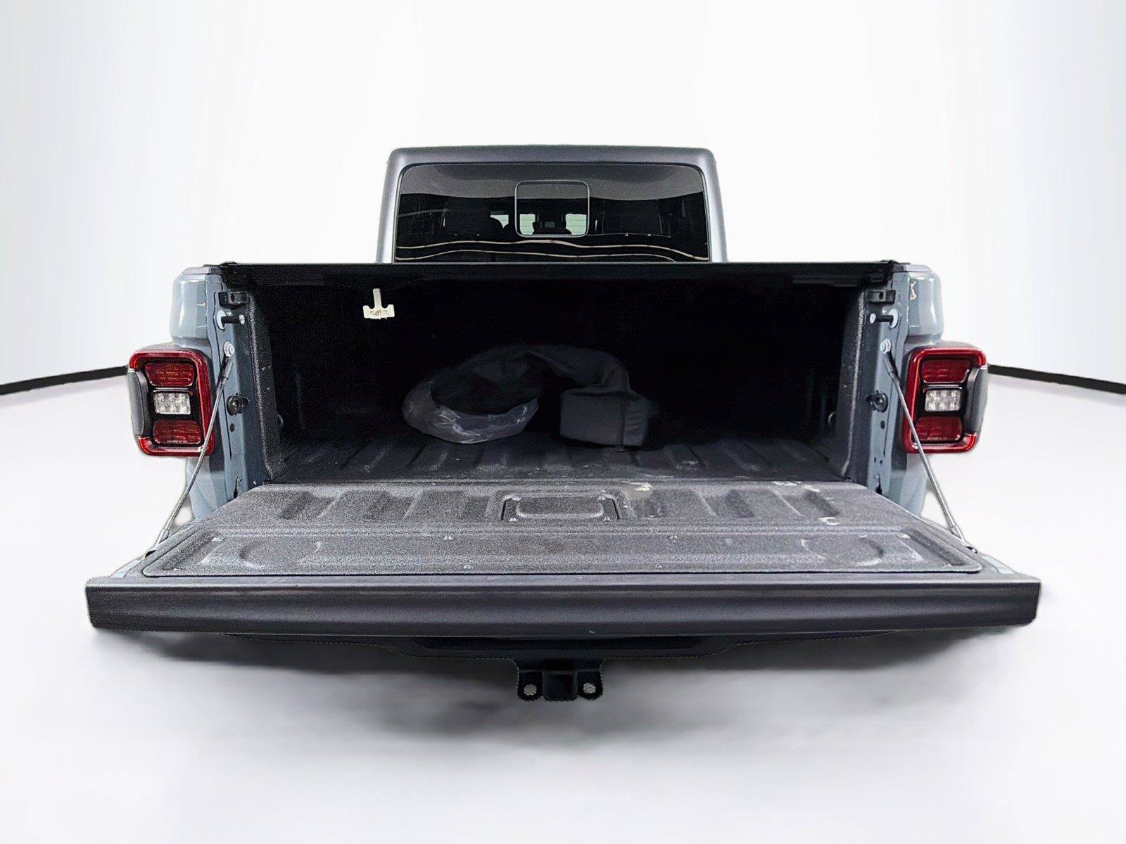 Used 2025 Jeep Gladiator Sport AWD/4WD image 14