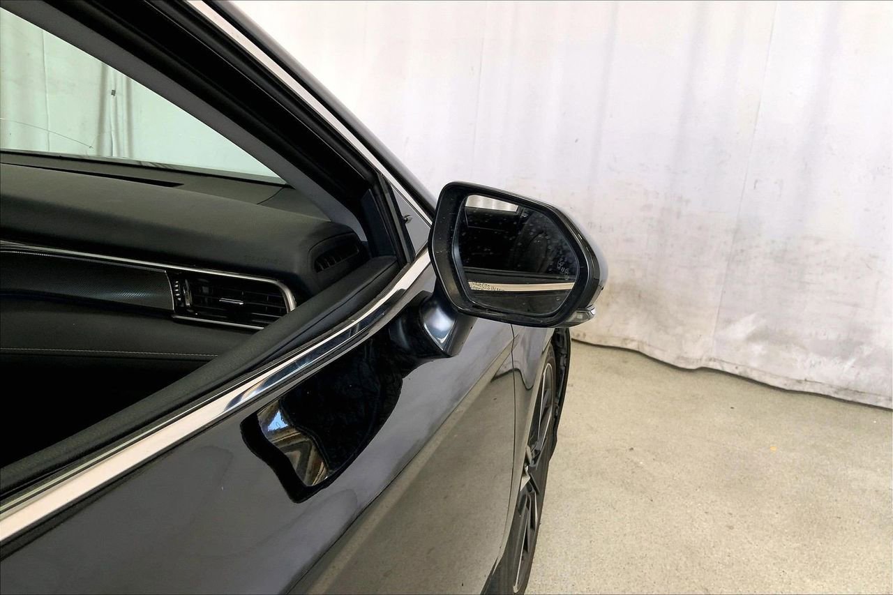 Used 2020 Toyota Camry XSE image 11