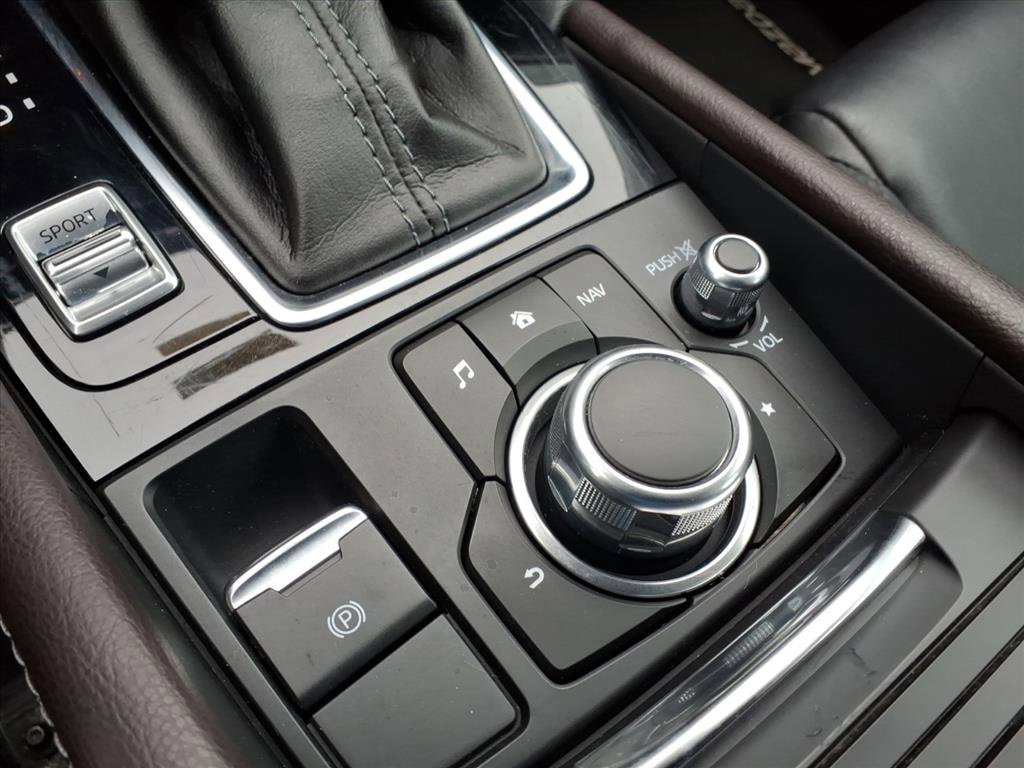 Used 2018 MAZDA MAZDA3 Touring image 18