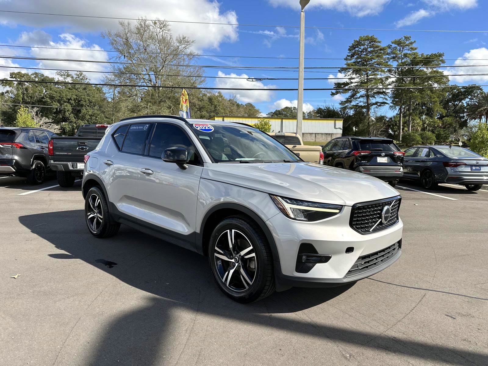 Certified 2023 Volvo XC40 B5 Plus image 7