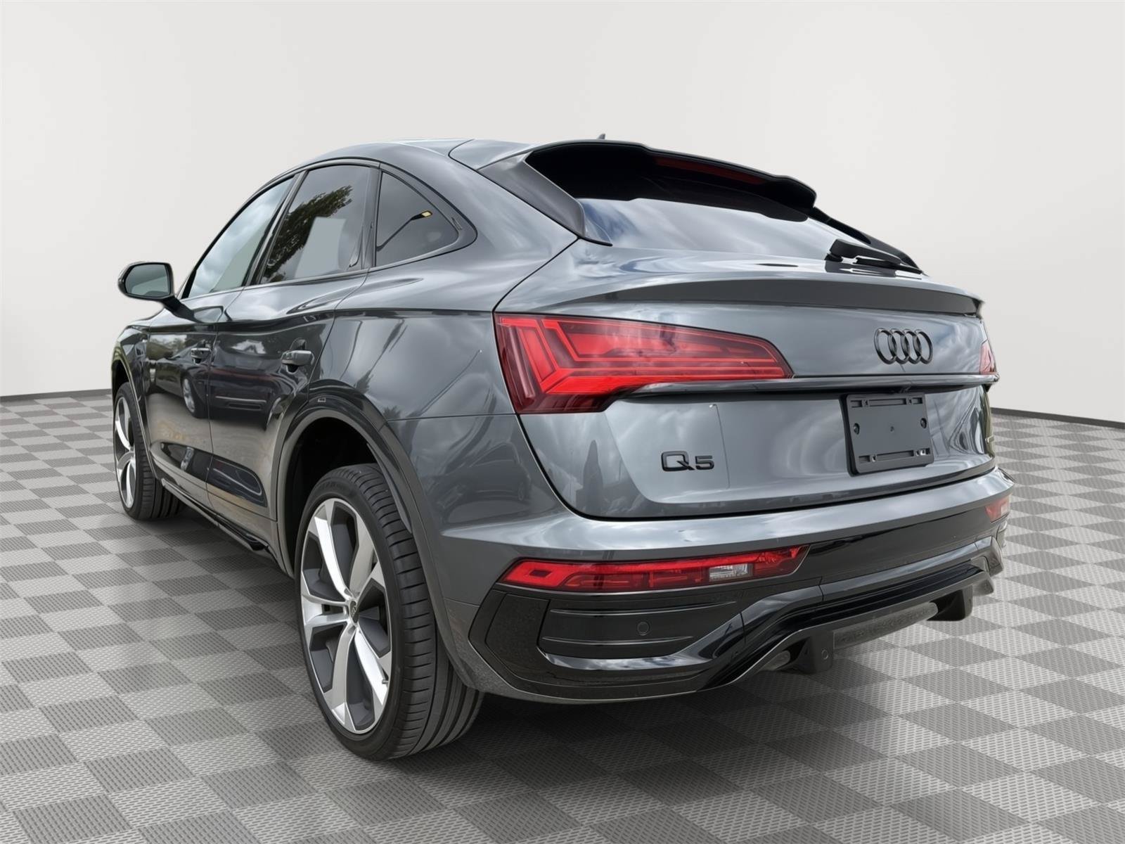 Certified 2024 Audi Q5 2.0T Premium Plus AWD/4WD image 3