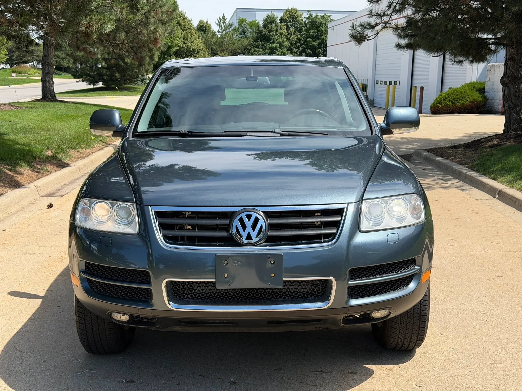 Used 2004 Volkswagen Touareg V8 AWD/4WD image 2