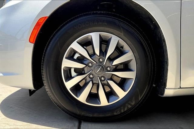 New 2023 Chrysler Pacifica Touring-L image 10