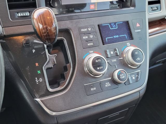 Used 2017 Toyota Sienna Limited Premium image 18