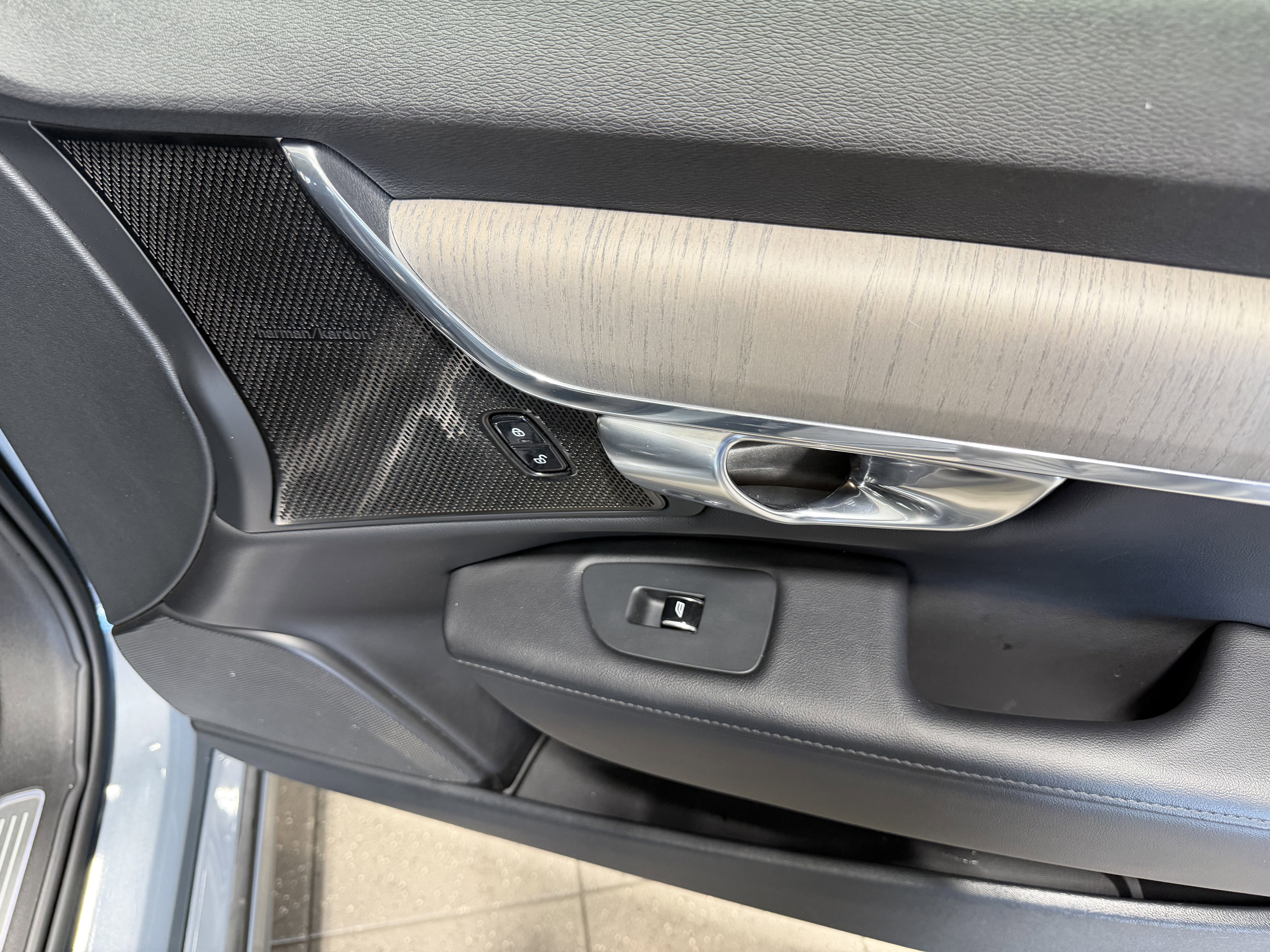 Used 2023 Volvo S90 B6 Plus image 20