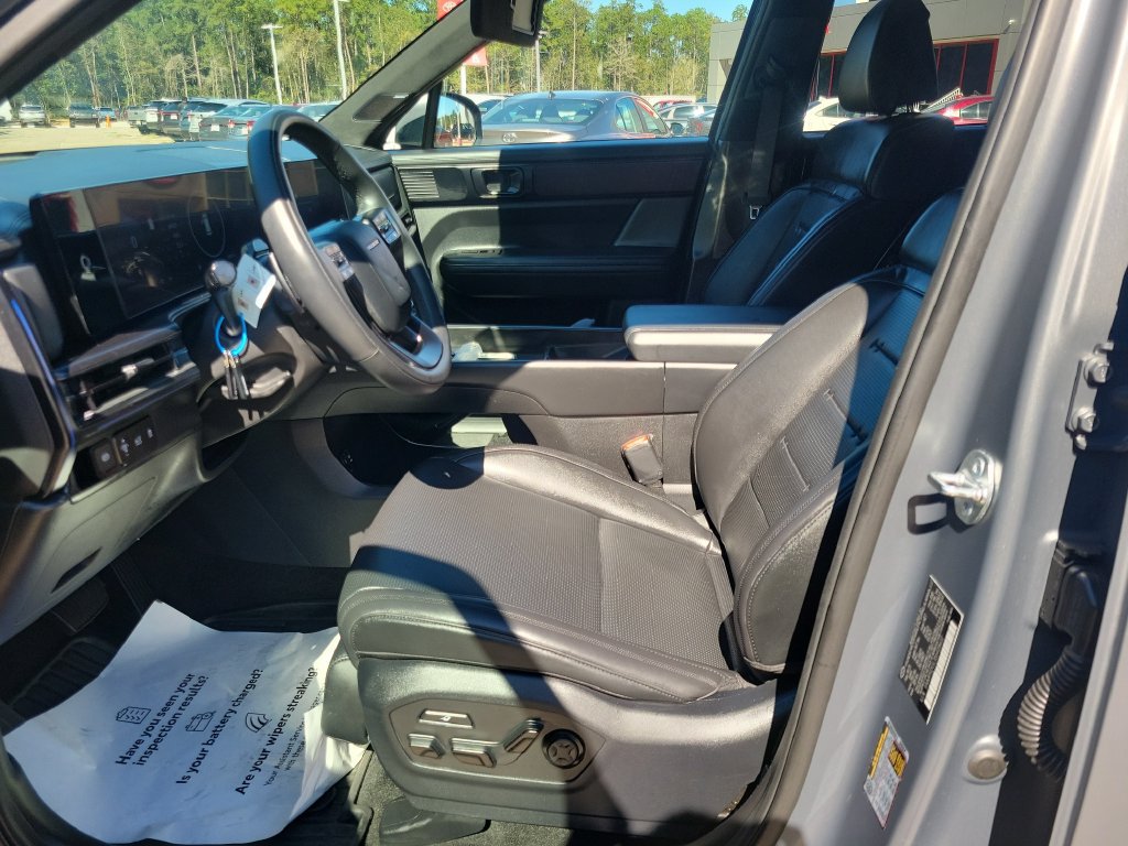Used 2025 Hyundai Santa Fe Calligraphy AWD/4WD image 17