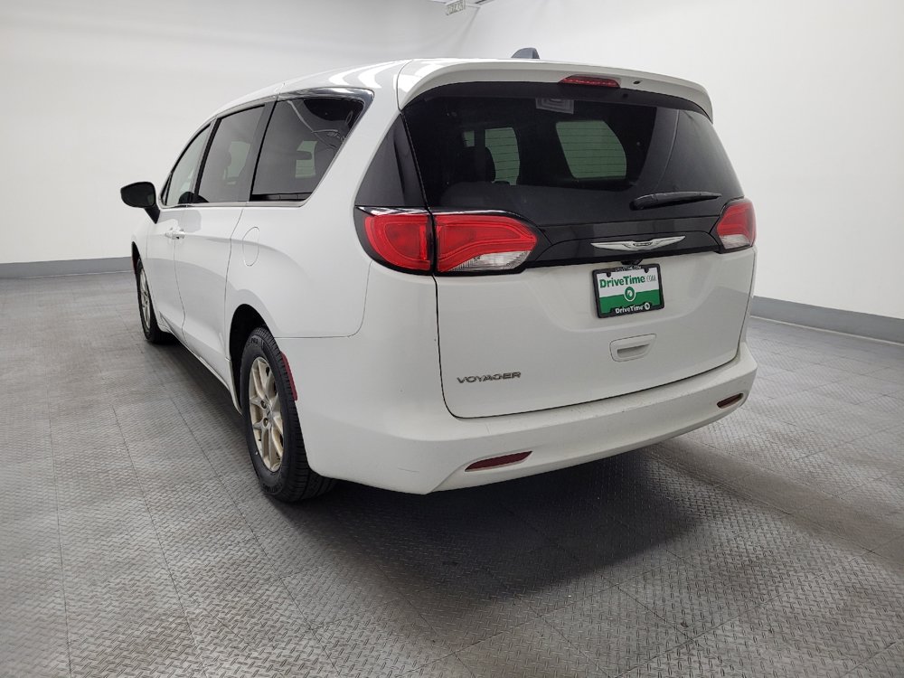 Used 2022 Chrysler Voyager LX FWD image 5