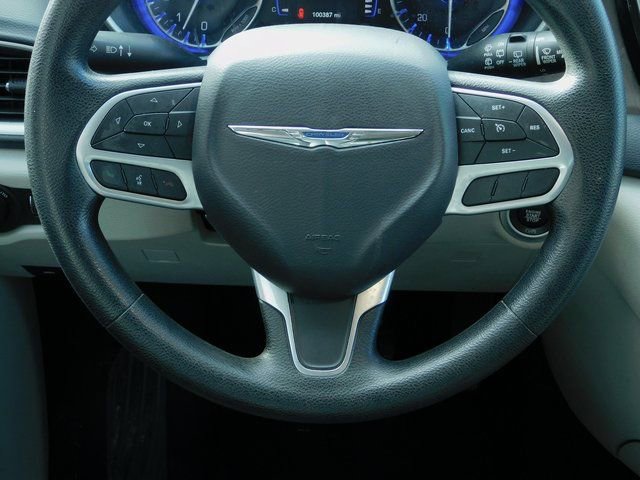 Used 2020 Chrysler Voyager Lxi image 4