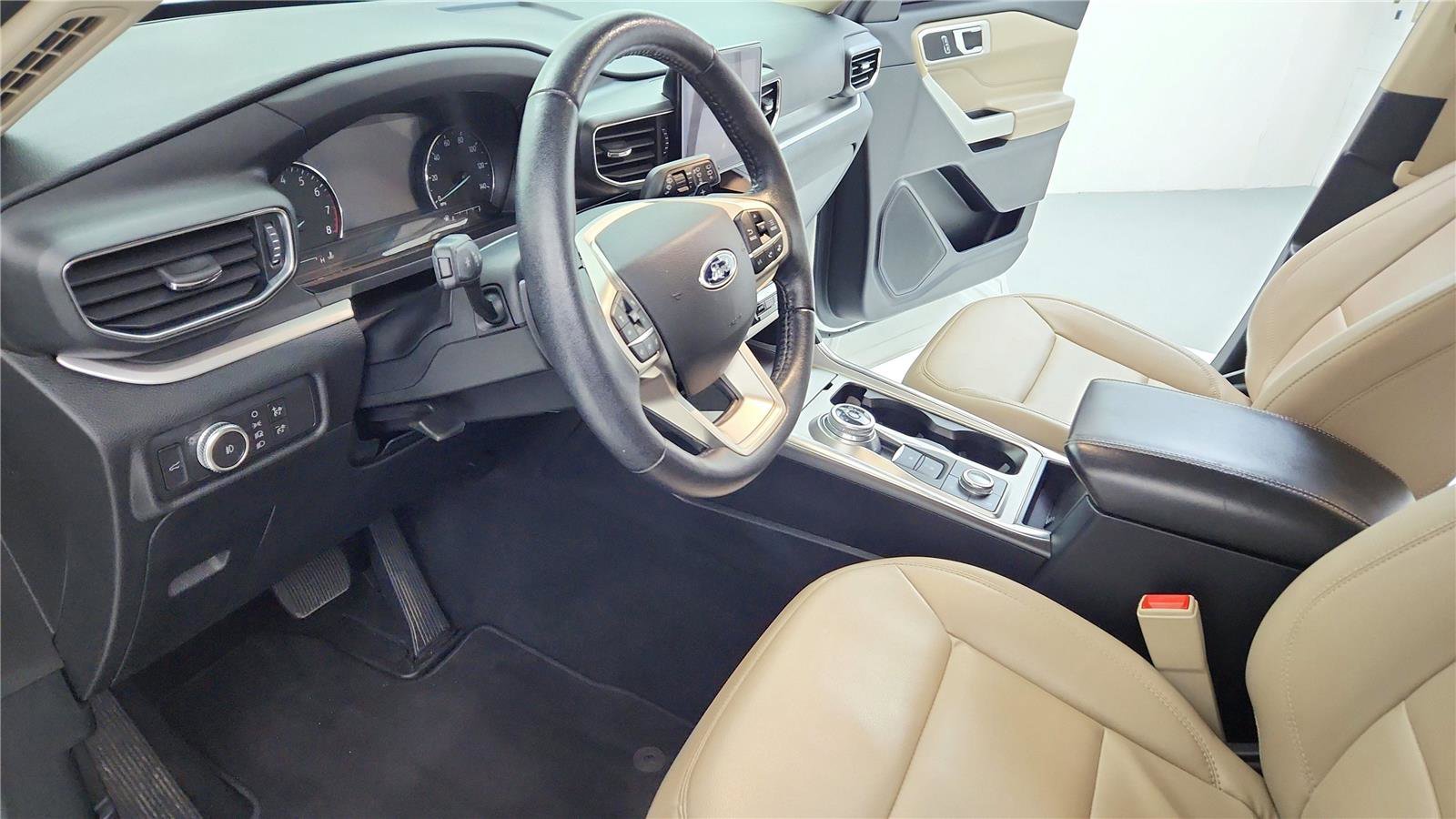 Used 2021 Ford Explorer XLT w/ Equipment Group 202A image 9