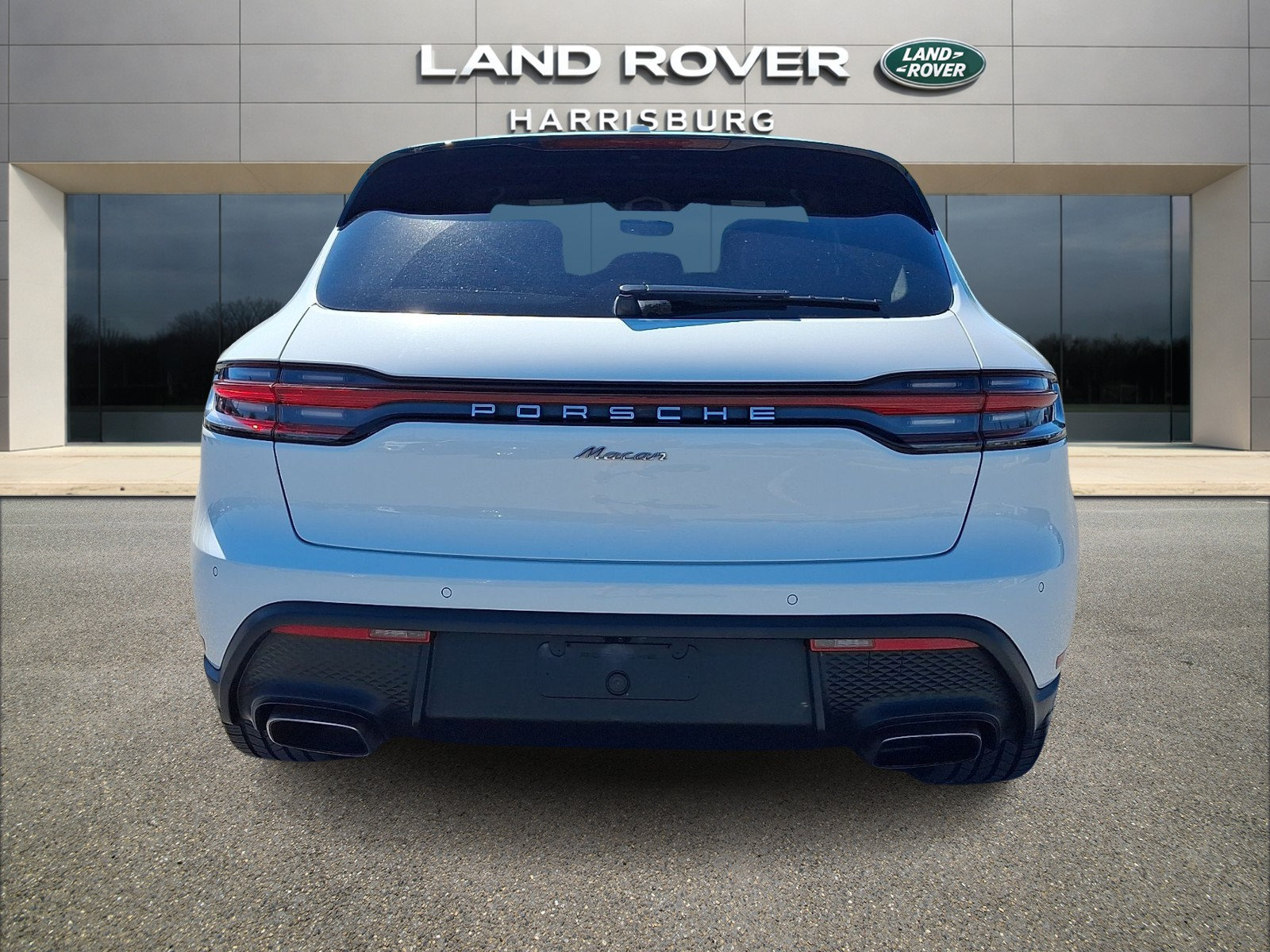 Used 2022 Porsche Macan AWD/4WD image 3