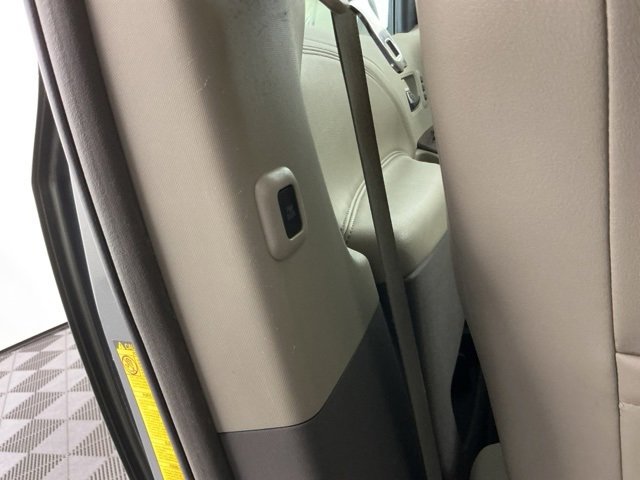 Used 2011 Toyota Sienna Limited image 31