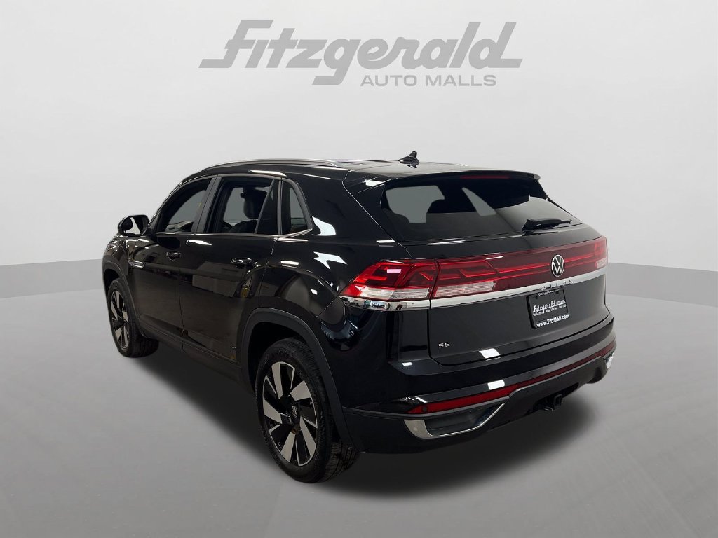 Used 2024 Volkswagen Atlas Cross Sport SE FWD image 3